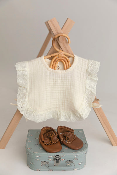 Personalised Ruffled Muslin Baby Bib for 0-2 Years | 100% Organic Cotton Gauze | Eyelet Ends